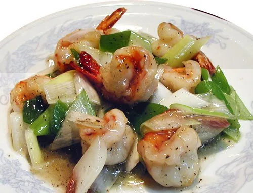 海老と野菜の炒め料理(これまで店内で提供していた料理)